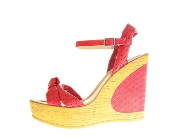 ऊँची एड़ी के जूते के साथ महिला लाल जूते। पृथक — स्टॉक फ़ोटो, इमेज