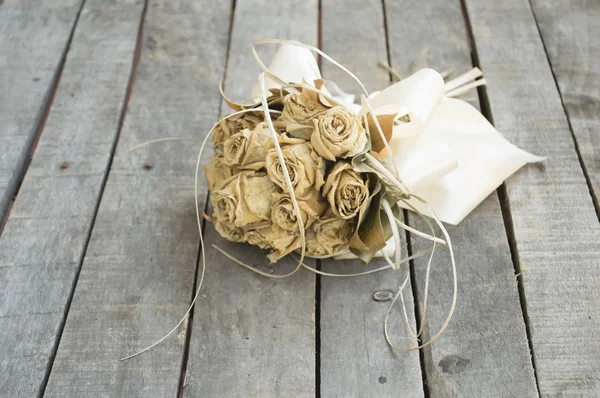 Dried yellow roses on gray old table — Stock Photo, Image