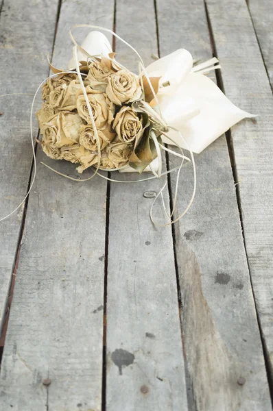 Dried yellow roses on old table with copy space — Stock Photo, Image