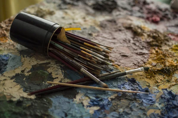 Brushes for painting on palette of dry oil colors — Stock Photo, Image