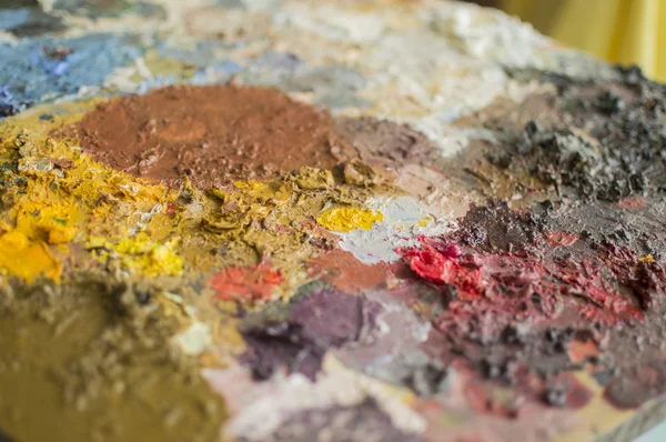 Detail of palette with oil colors — Stock Photo, Image