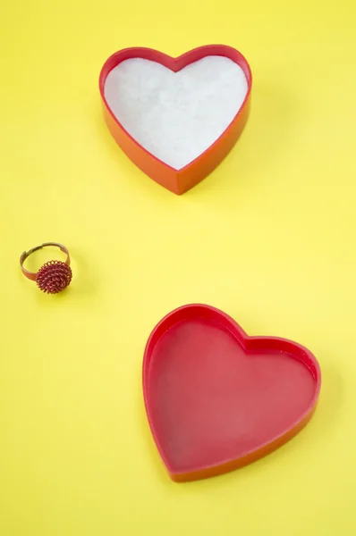 On yellow background old ring and opened gift box — Stock Photo, Image