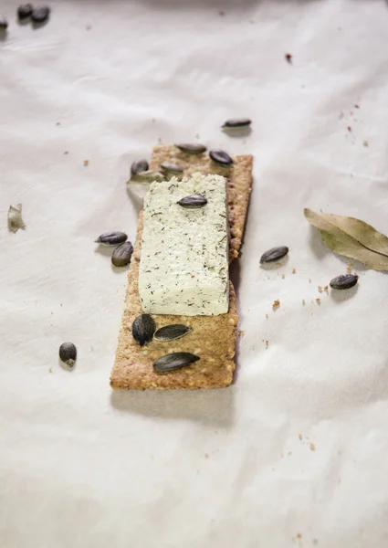 Haferflocken mit Tofu-Käse und Kürbiskernen — Stockfoto