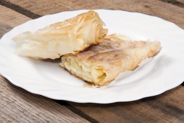 İki parça peynir pasta yakın çekim