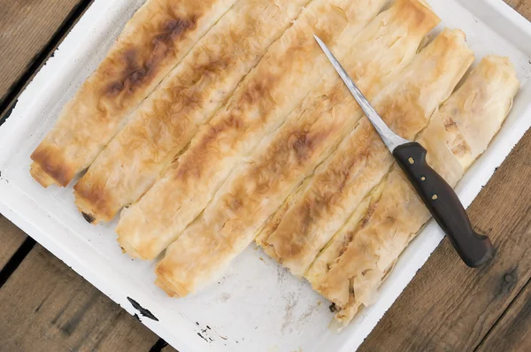 Vista dall'alto di torta con formaggio in teglia — Foto Stock