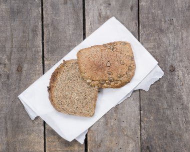 İki dilim Mayasız Ekmek