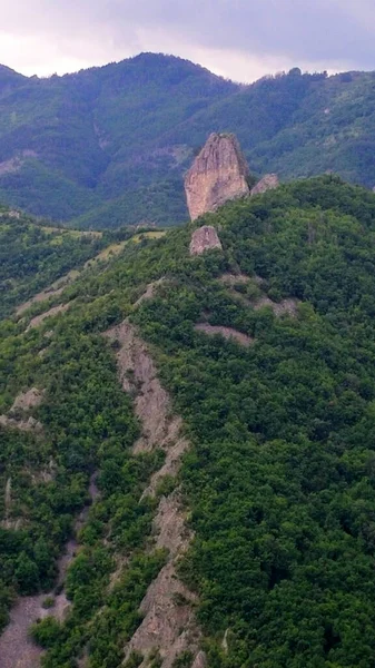 ムムムジダム王国 ブルガリア 4月29日 ムムジダム王国 とブルガリアのサルカヤ岩をハイキング — ストック写真