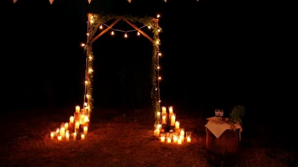 Decoración arco de boda en la noche — Vídeo de stock © Kostyantyn