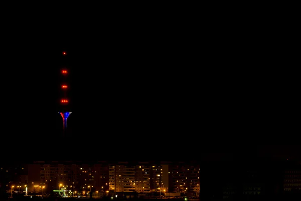 Tallinns Tv-torn i färger av Frankrike — Stockfoto