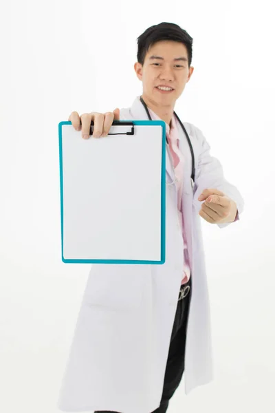 Asiatisk Manlig Läkare Håller Och Pekar Tomma Medicinska Diagram — Stockfoto