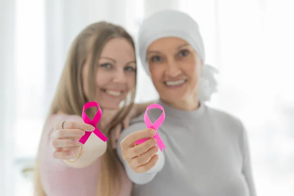 Mulher Paciente Sexo Feminino Segurando Fita Rosa Símbolo Câncer Mama — Fotografia de Stock