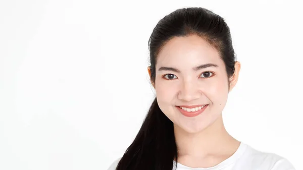 Porträtt Ung Tonåring Asiatisk Kvinna Med Svart Långt Hår Vit — Stockfoto