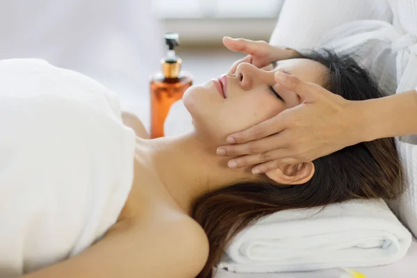 Adult Beautiful Asian Women Black Long Hair Sleep Head Massage — Stock Photo, Image