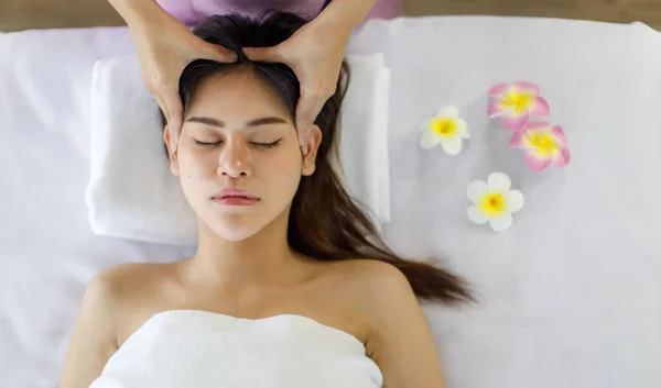 Adult Beautiful Asian Women Black Long Hair Sleep Head Massage — Stock Photo, Image