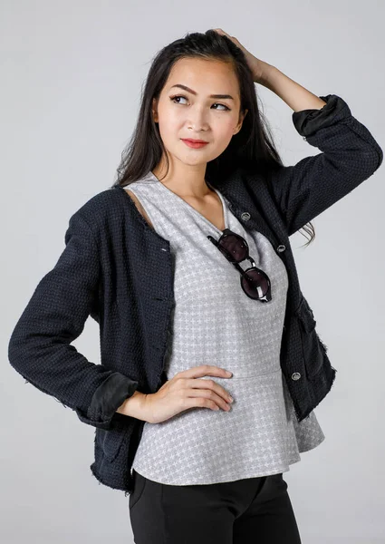 Jovem Mulher Asiática Retrato Usa Camisa Confortável Calças Para Dia — Fotografia de Stock