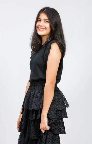 Οριζόντια Φωτογραφία Ενός Νεαρού Ταϊλανδό Τούρκου Εφήβου Μαύρο Φόρεμα Που — Φωτογραφία Αρχείου