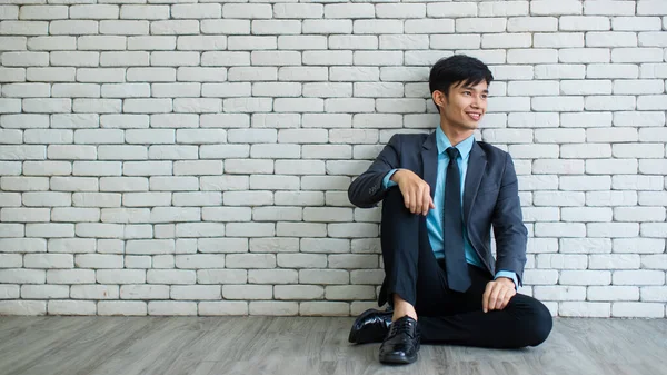 Full Body Vrolijke Aziatische Man Manager Glimlachen Kijken Naar Camera — Stockfoto