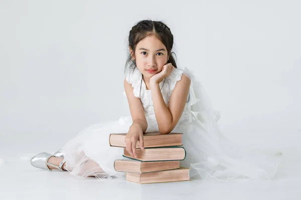 Retrato Cerca Plano Estudio Aislado Chica Bonita Asiática Lleva Traje —  Fotos de Stock