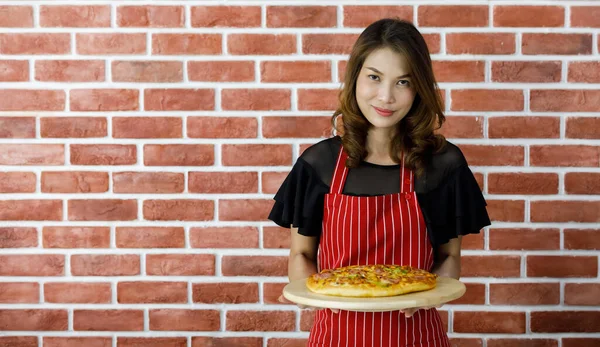 Preciosa Mujer Asiática Joven Como Chef Delantal Rayas Rojas Pie —  Fotos de Stock