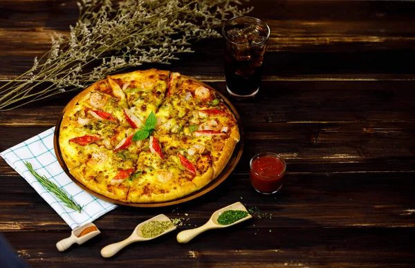 Top View Big Bowl Tasty Hot Seafood Pizza Served Brown — стокове фото