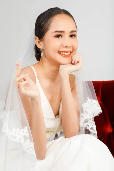 Portrait Jeune Femme Asiatique Attrayante Portant Une Robe Mariée Blanche — Photo