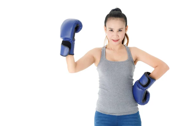 Zegevierend Jong Aziatisch Vrouwelijk Vechter Blauw Bokshandschoenen Heffen Handen Glimlachen — Stockfoto