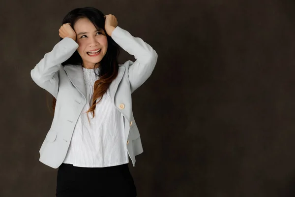 Frustré Désespérée Jeune Asiatique Femelle Vêtements Élégants Avec Les Yeux — Photo