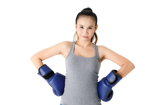 Vitoriosa Jovem Lutadora Asiática Luvas Boxe Azul Levantando Mãos Sorrindo — Fotografia de Stock