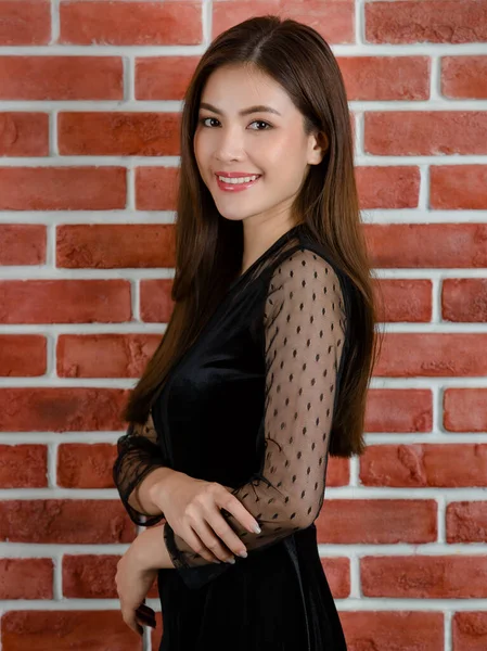 Portré Fiatal Szép Vonzó Ázsiai Női Modell Fekete Feltáró Ruha — Stock Fotó