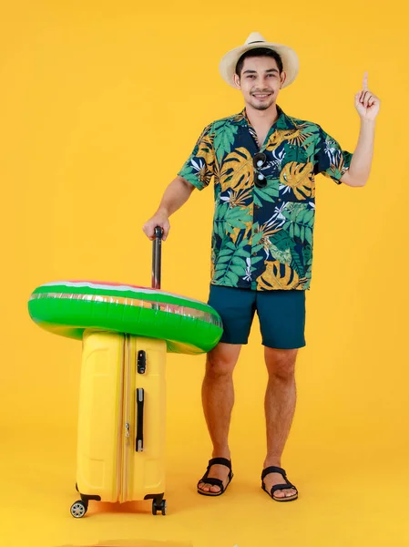 Profile Shot Young Asian Man Colorful Hawaiian Shirt Gives Index — Stock Photo, Image