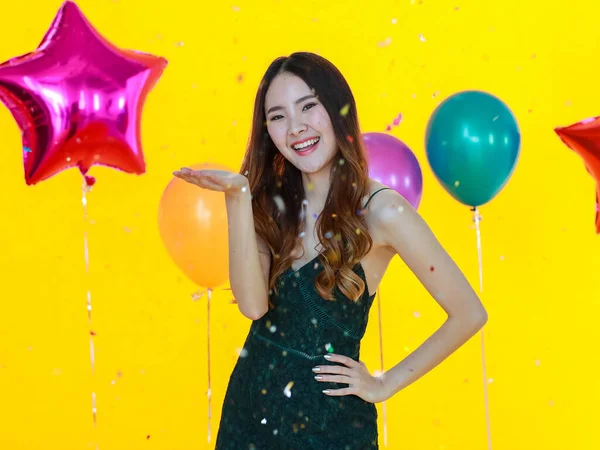 Ázsiai Boldog Lány Visel Szexi Ruha Álló Pózol Szórakoztató Izgatott — Stock Fotó