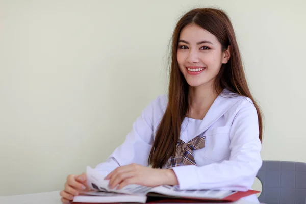 Ritratto Ragazza Asiatica Carina Giovane Etnia Laotiana Indossando Uniforme Scolaretta — Foto Stock