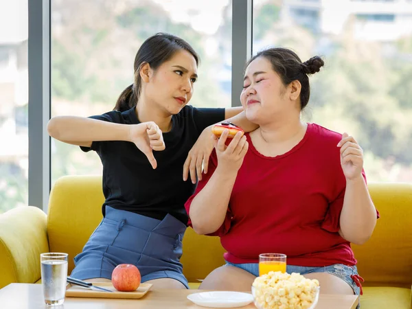 Aziatische Dikke Vrouw Voelt Zich Schuldig Als Wil Een Donut — Stockfoto