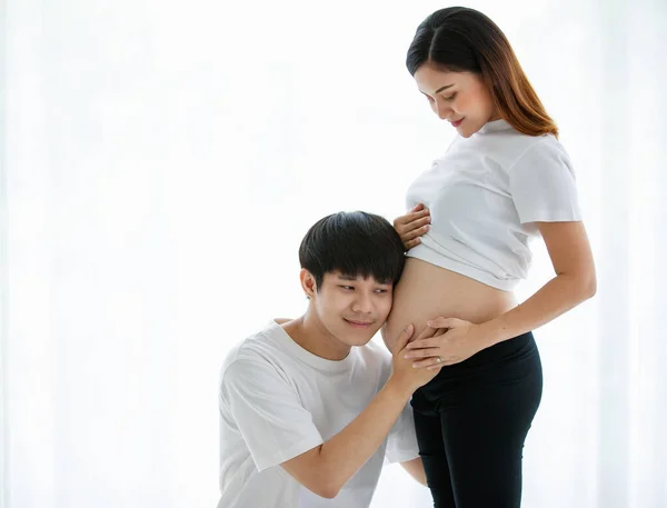 Young Lovely Asian Husband Wife Stay Together Living Room Pregnant — Stock Photo, Image