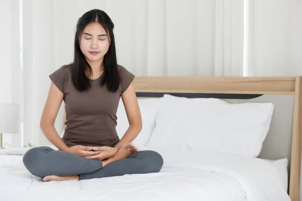 Female Buddhist Sitting Bed Bedroom Doing Meditation Buddhism Religion Style — Stock Photo, Image