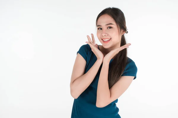 Retrato Animado Lindo Joven Asiático Mujer Con Pelo Largo Bonito — Foto de Stock