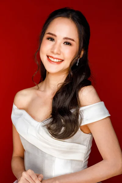 Mladá Atraktivní Asijské Žena Brzy Bude Nevěsta Sobě Bílé Svatební — Stock fotografie
