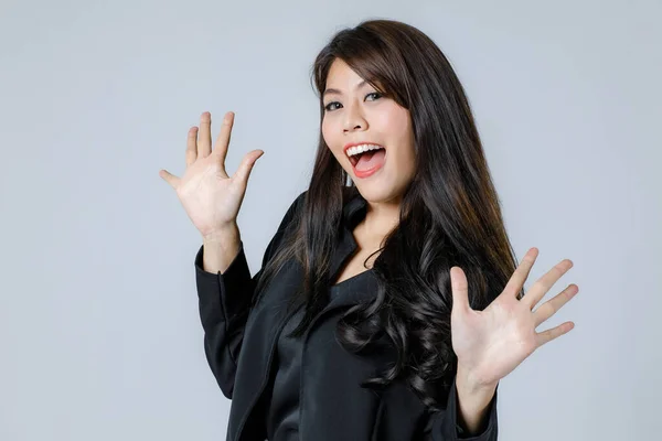 Retrato Mujer Asiática Joven Lleva Traje Bálsamo Feliz Amable Manera — Foto de Stock