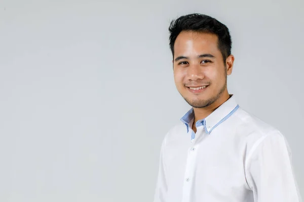 Ung Asiatisk Man Casual Business Porträtt Ser Säker Och Glad — Stockfoto