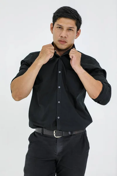 Pria Asia Dengan Kostum Kasual Hitam Yang Cerdas Usia Muda — Stok Foto