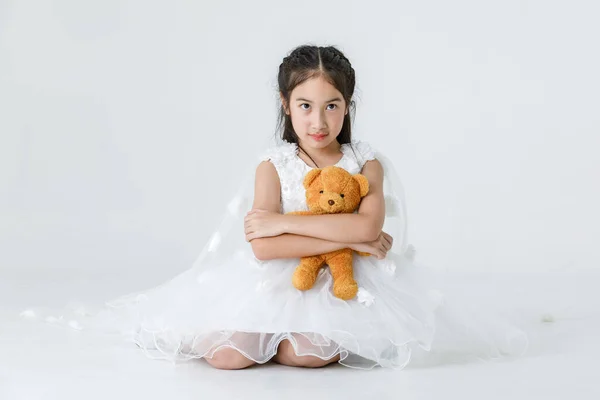 Retrato Cerca Estudio Aislado Disparo Chica Bonita Asiática Lleva Blanco —  Fotos de Stock