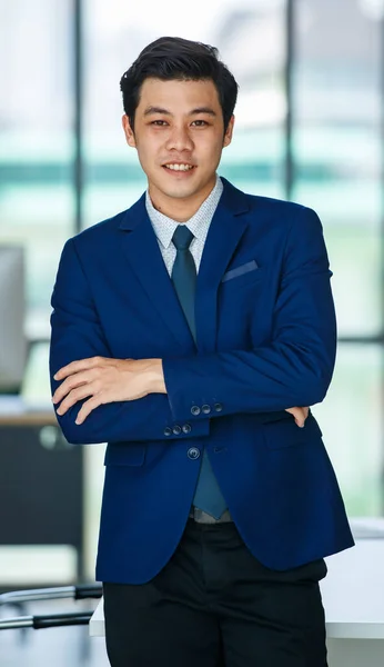 Confident Asian Male Entrepreneur Formal Suit Standing Crossed Arms Modern — Stock Photo, Image