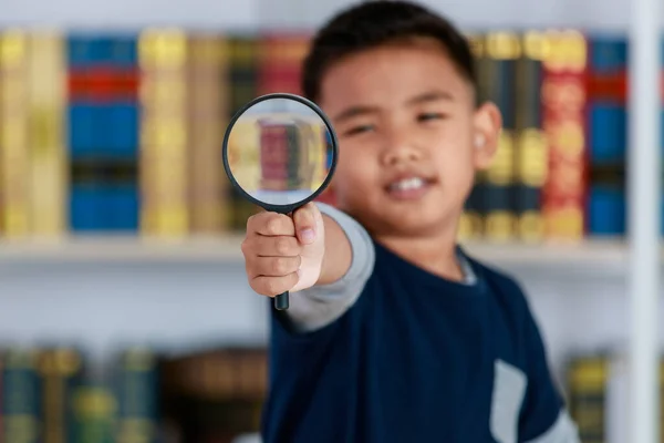 Circle Magnifying Glass Tightly Grabbed Genius Asian Boy Studying Funny — Stock Photo, Image