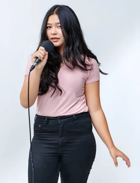 Portrait Shot Young Teenage Singer Singing Song Microphone While Looking — Stock Photo, Image