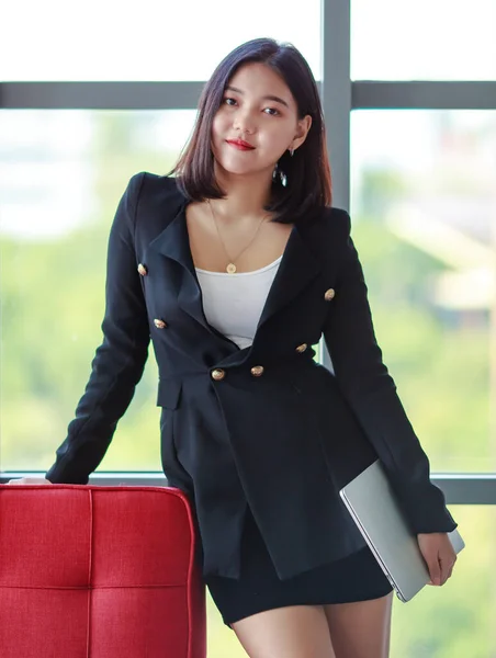 Porträtt Dig Och Söt Asiatisk Kvinnlig Entreprenör Eller Sekreterare Elegant — Stockfoto