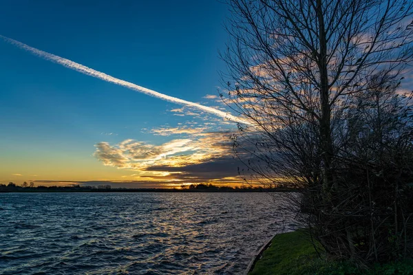 Deze Koude Wintermiddag Creëert Ondergaande Zon Prachtige Kleuren Boven Het — Stockfoto