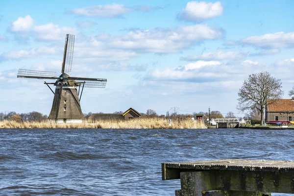 Quai Bateau Dans Les Eaux Agitées Lac Rottemeren Avec Moulin — Photo