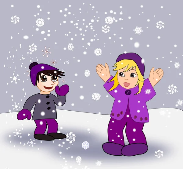雪が降っていることをとても喜んでいる小さな男の子と女の子 — ストック写真