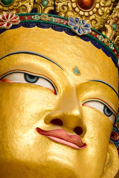 Zbliżenie twarzy olbrzymi posąg Buddy Maitrei — Zdjęcie stockowe