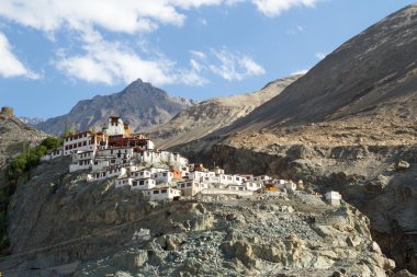 Nubra Vadisi'nde Diskit Manastırı panorama adlı güneşli bir gün
